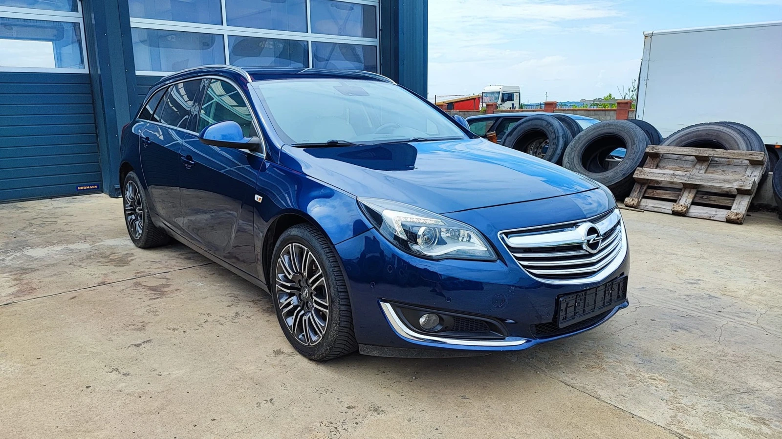 Opel Insignia 2.0 Sport Tourer SW 4x4 - изображение 2