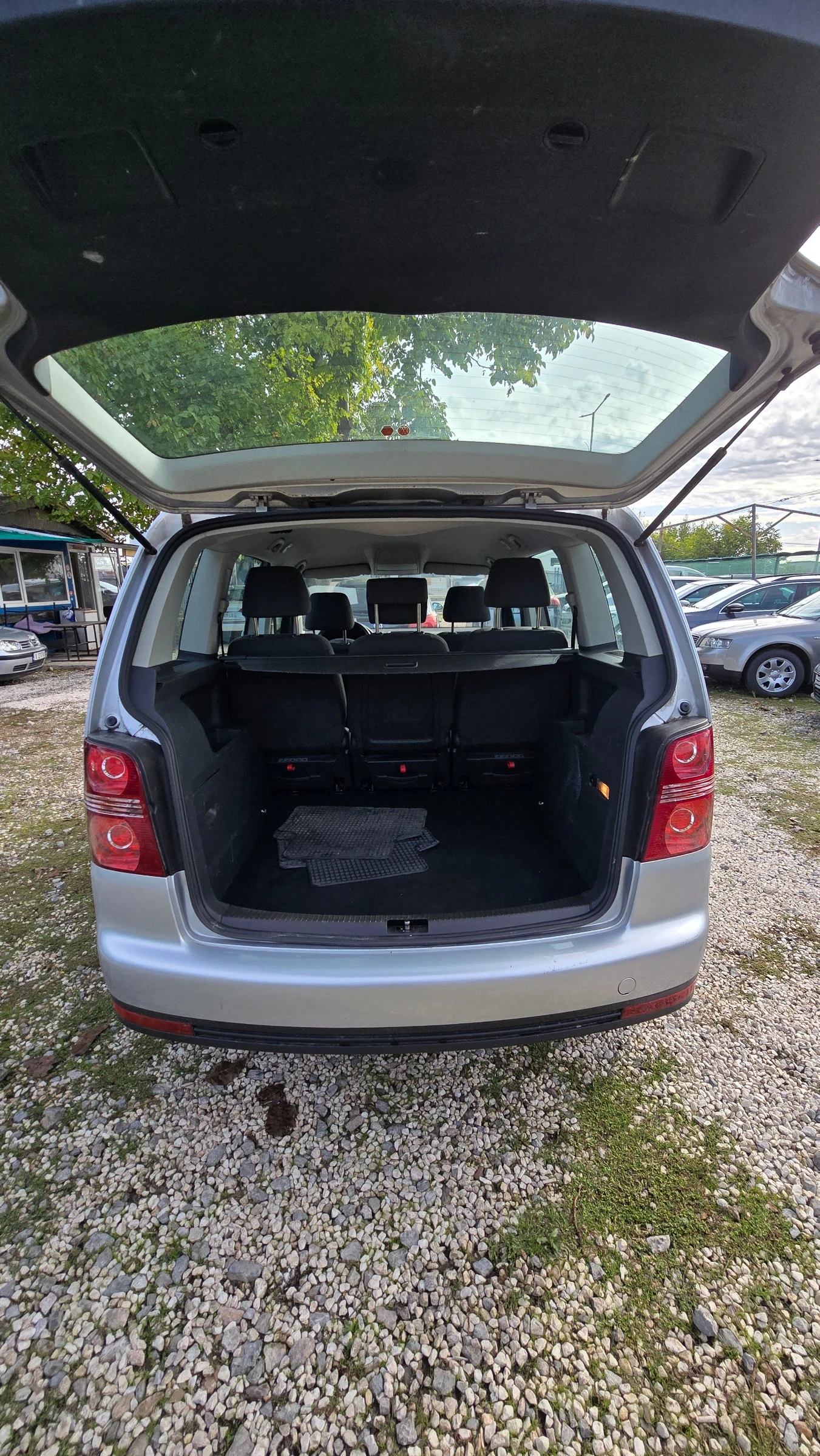 VW Touran 1.9 tdi 105 кс 6 Скорости  | Mobile.bg — изображение 4