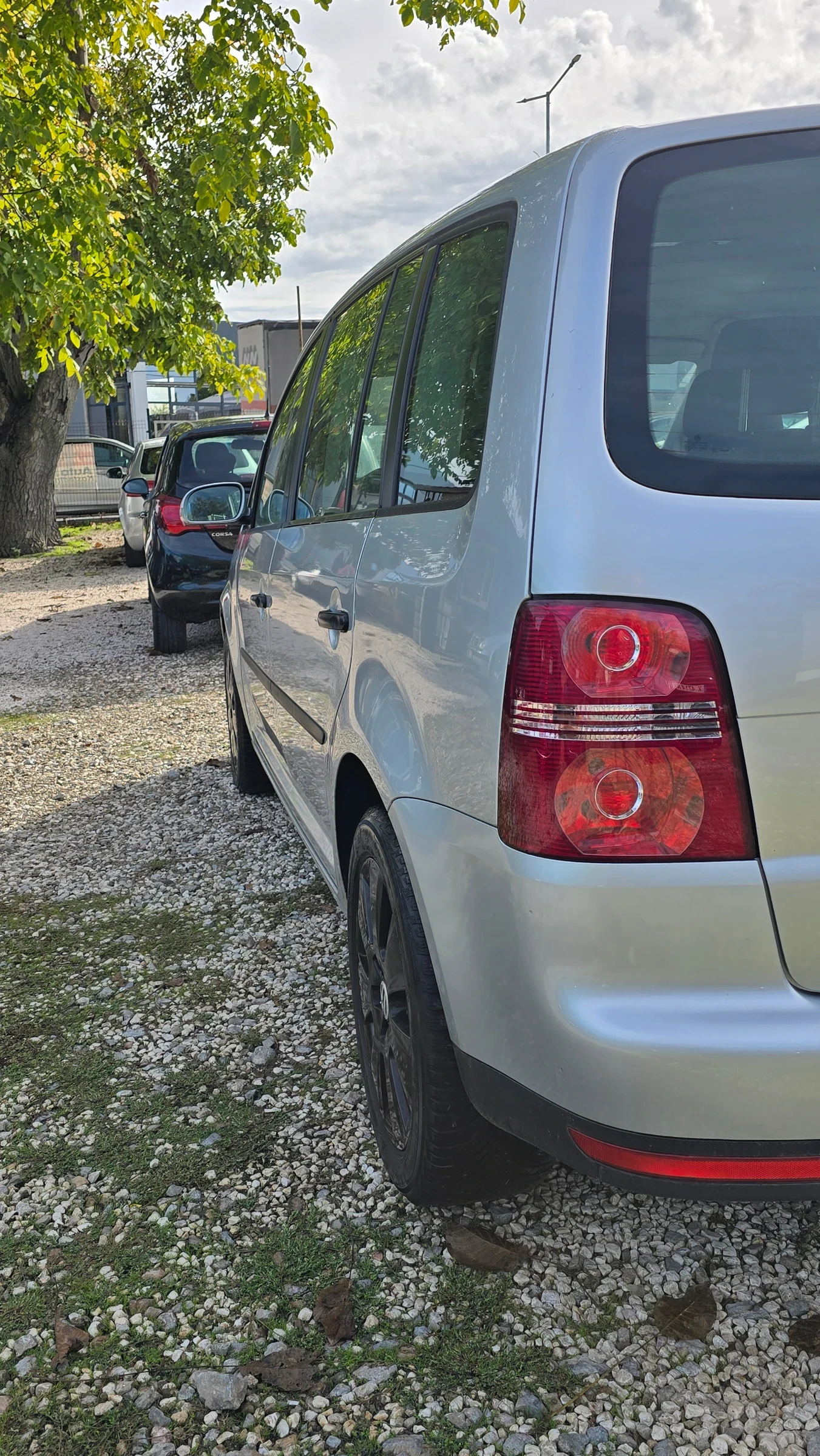VW Touran 1.9 tdi 105 кс 6 Скорости  | Mobile.bg — изображение 6