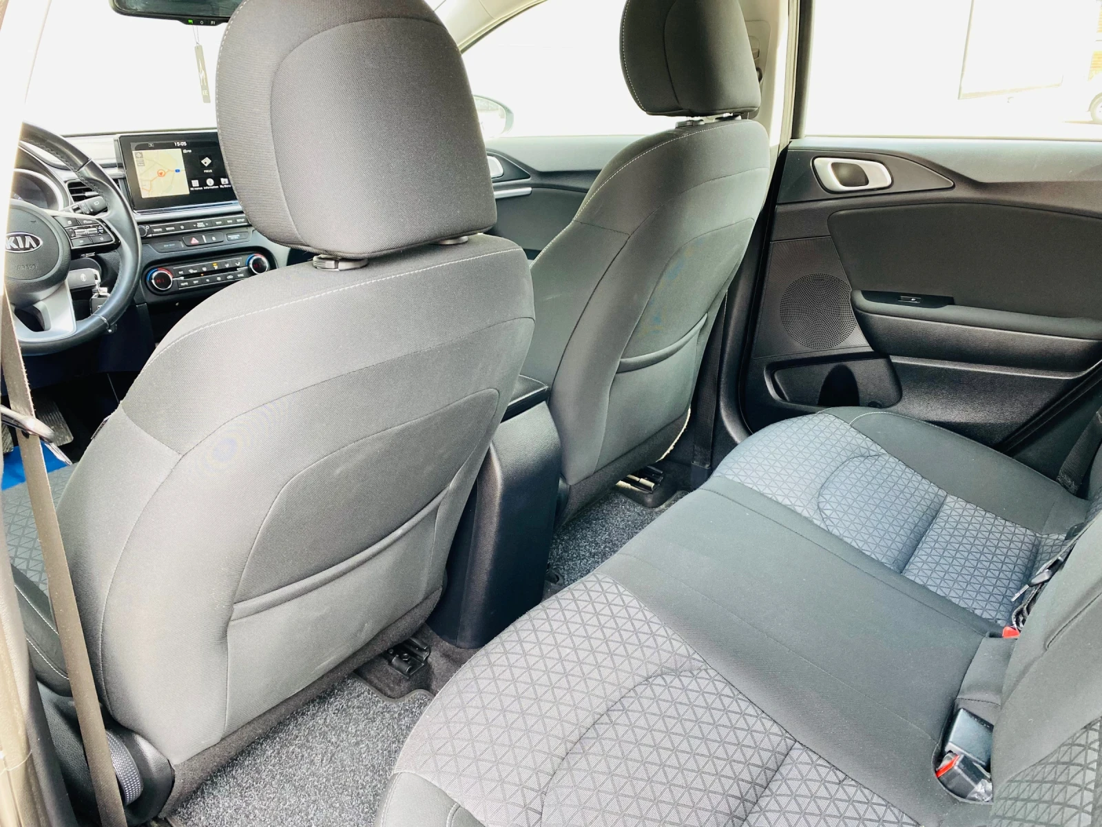 Kia Ceed 1.6 CDRI, снимка 12 - Автомобили и джипове - 53970042