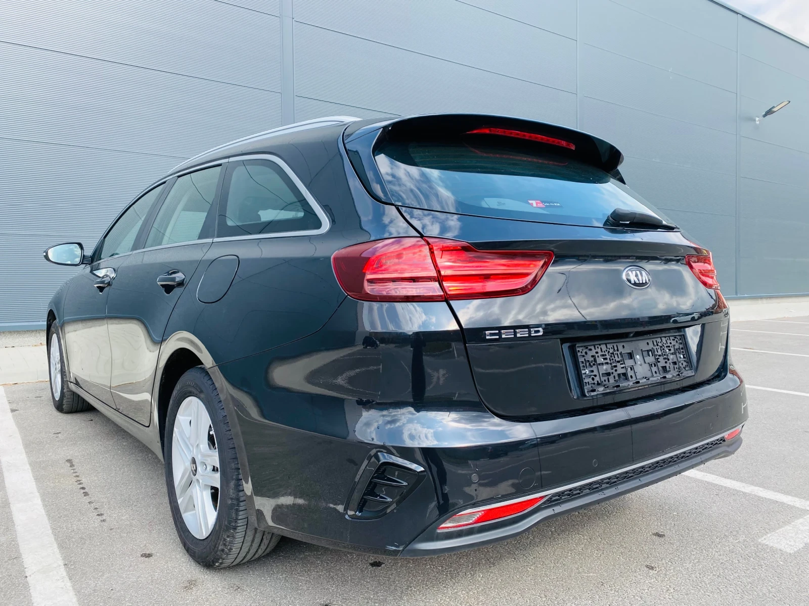 Kia Ceed 1.6 CDRI, снимка 4 - Автомобили и джипове - 53970042