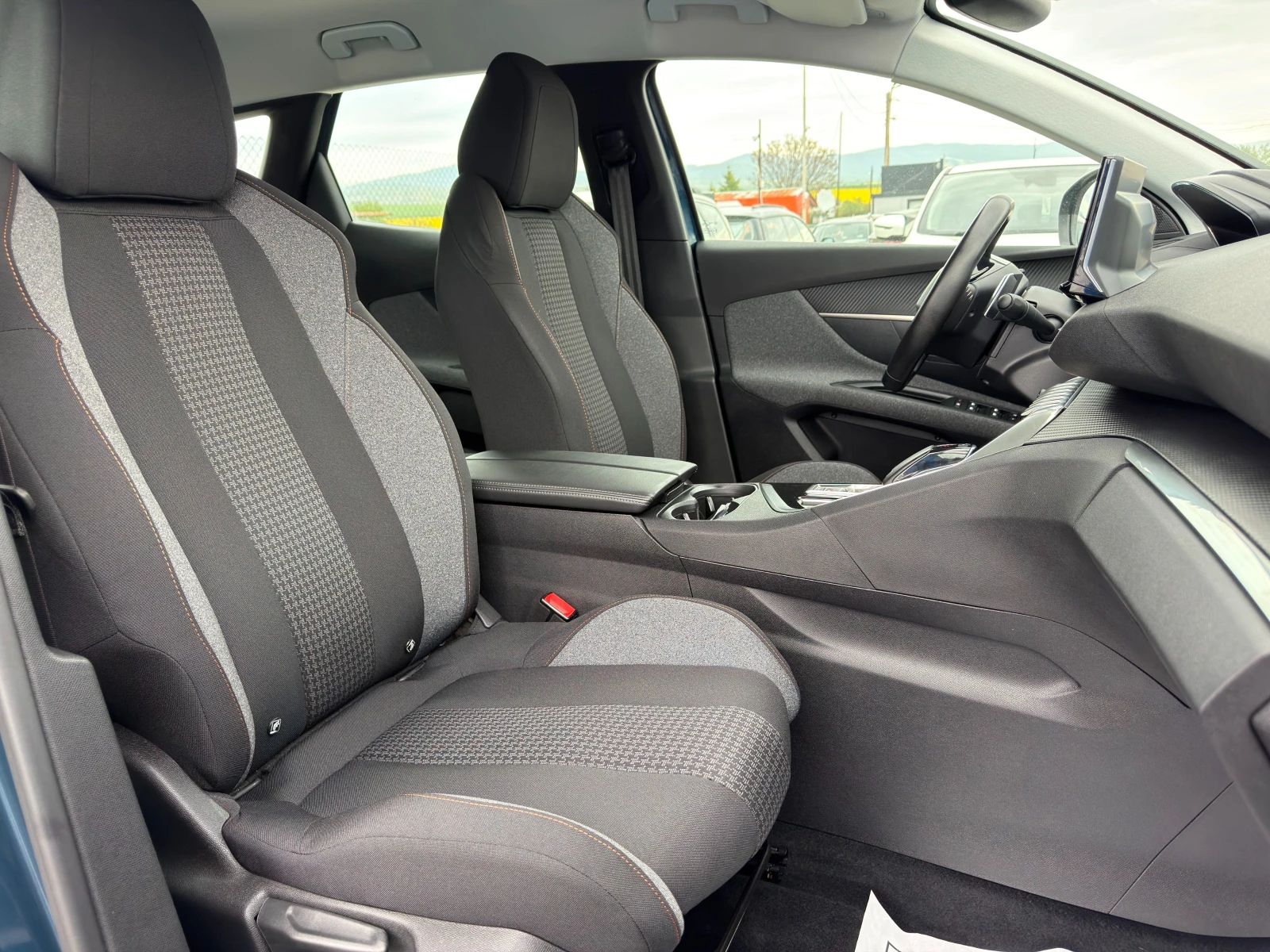 Peugeot 3008 1.2i/FACELIFT/СМЕНЕН АНГРЕНАЖ/101000km/LED, снимка 8 - Автомобили и джипове - 54525593