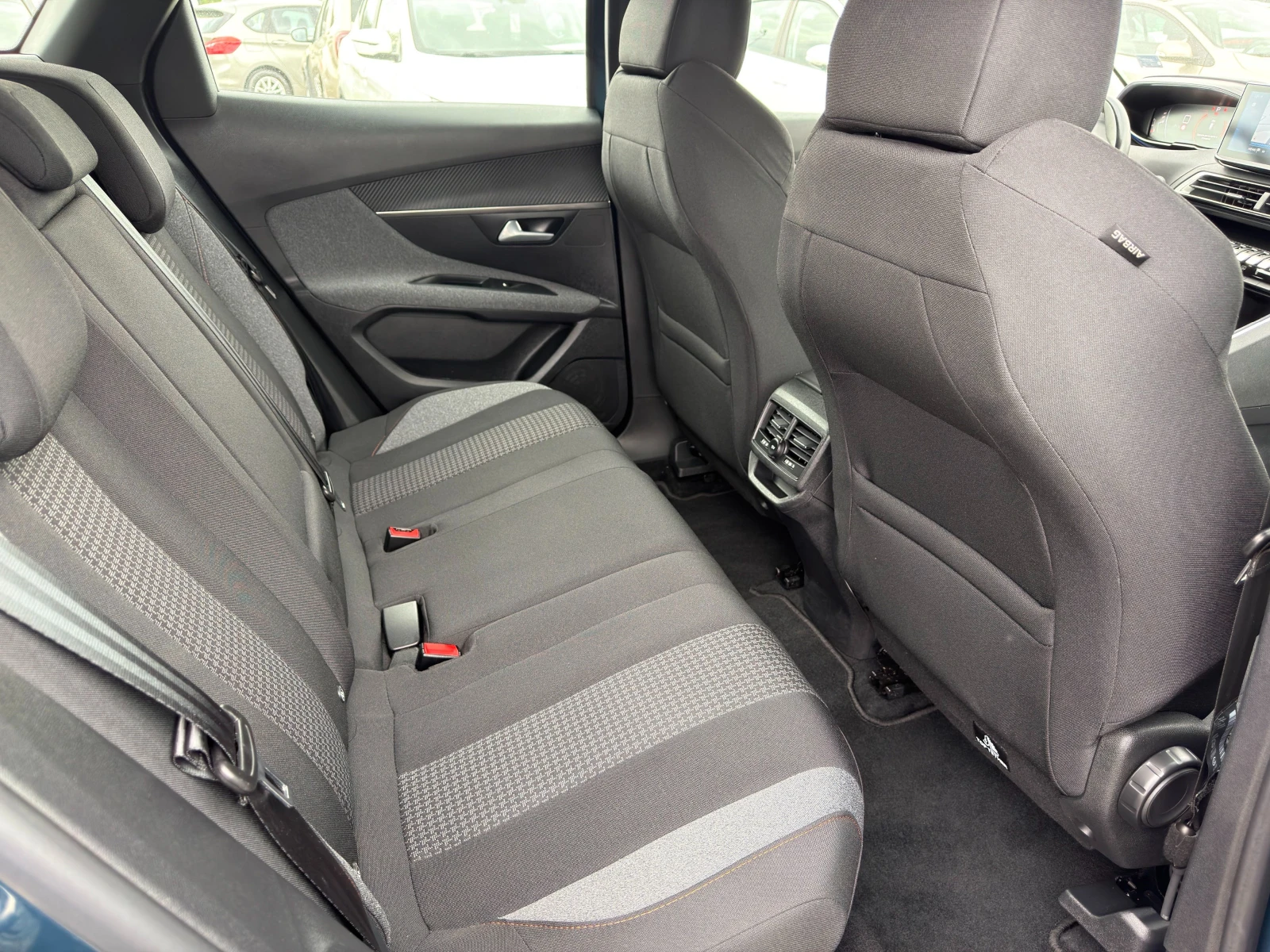 Peugeot 3008 1.2i/FACELIFT/СМЕНЕН АНГРЕНАЖ/101000km/LED, снимка 7 - Автомобили и джипове - 54525593