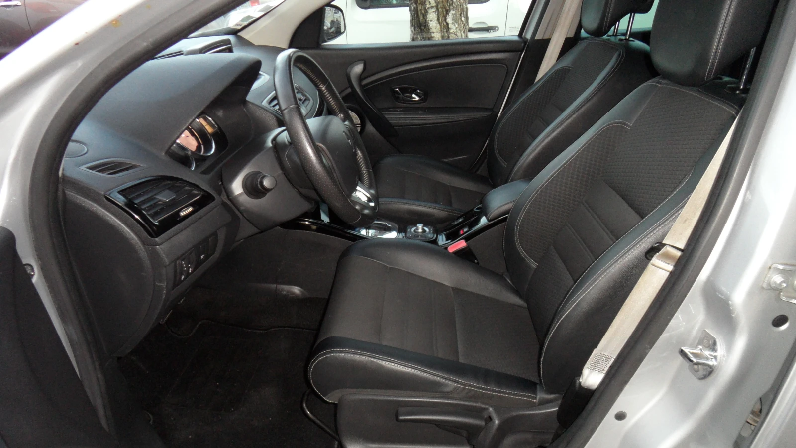 Renault Megane АВТОМАТИК /NAVI, снимка 9 - Автомобили и джипове - 56049433
