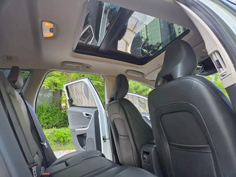 Volvo XC60 D4 2.0L, снимка 11 - Автомобили и джипове - 55562271