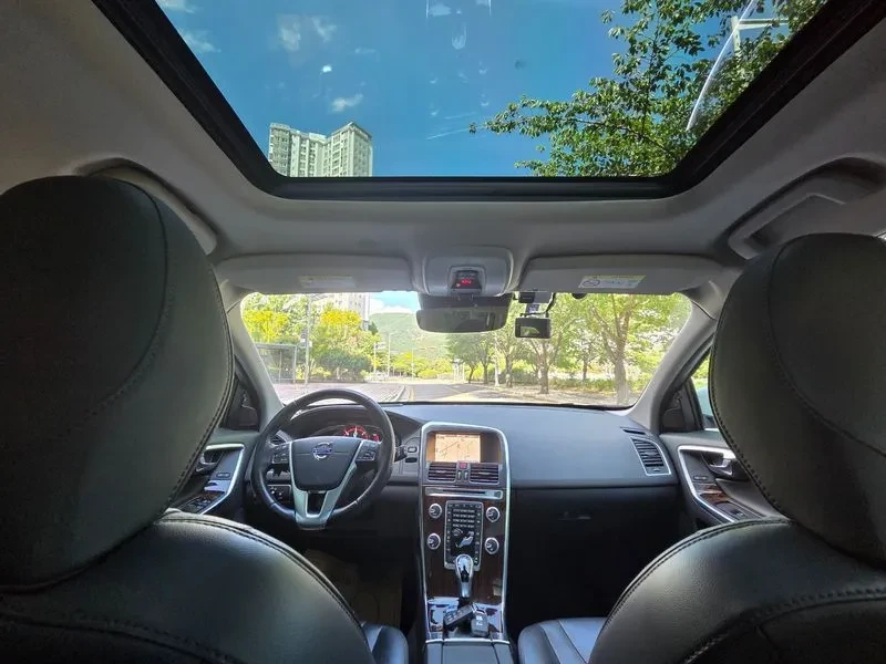 Volvo XC60 D4 2.0L, снимка 7 - Автомобили и джипове - 55562271