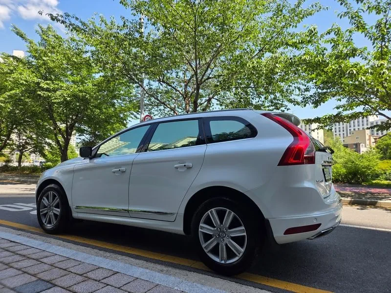Volvo XC60 D4 2.0L, снимка 2 - Автомобили и джипове - 55562271