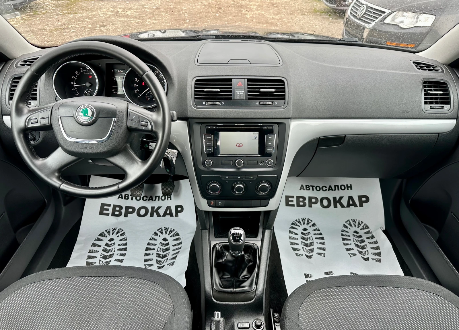 Skoda Yeti 1.6 TDI GREENLINE, снимка 9 - Автомобили и джипове - 53923769