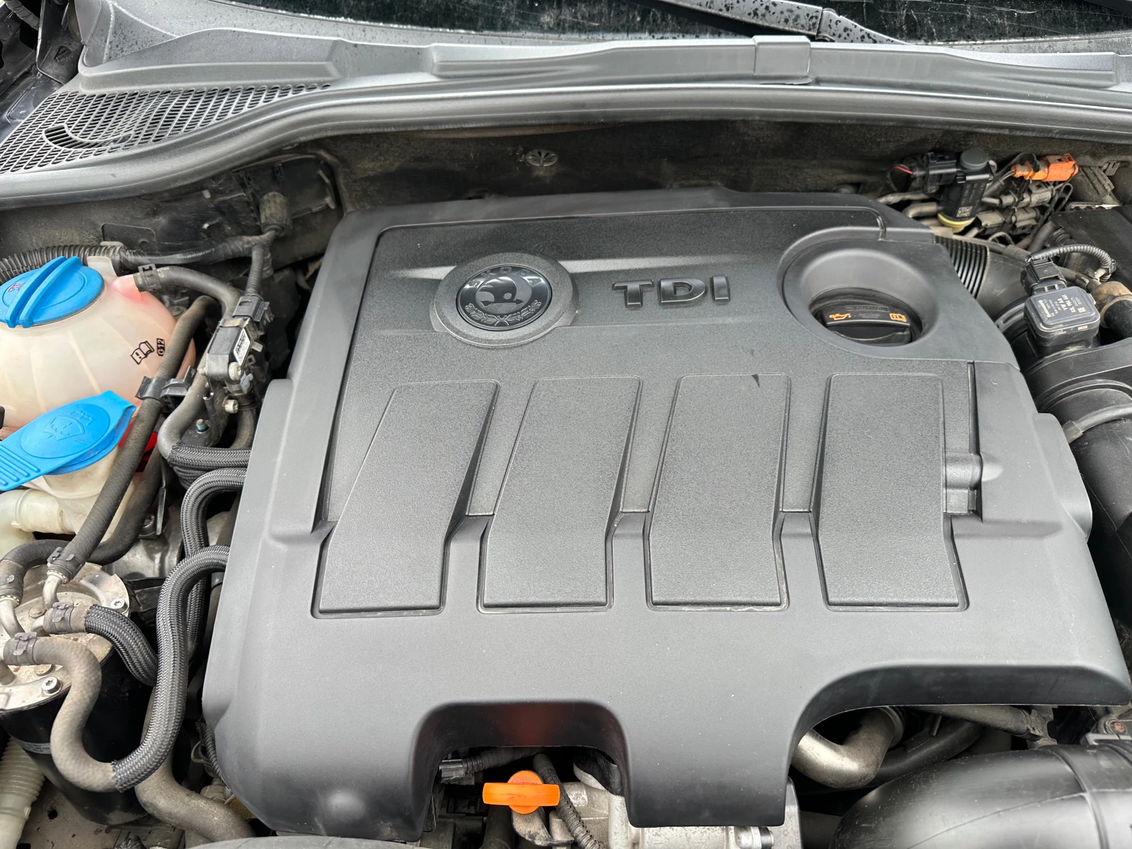 Skoda Yeti 1.6 TDI GREENLINE, снимка 17 - Автомобили и джипове - 53923769