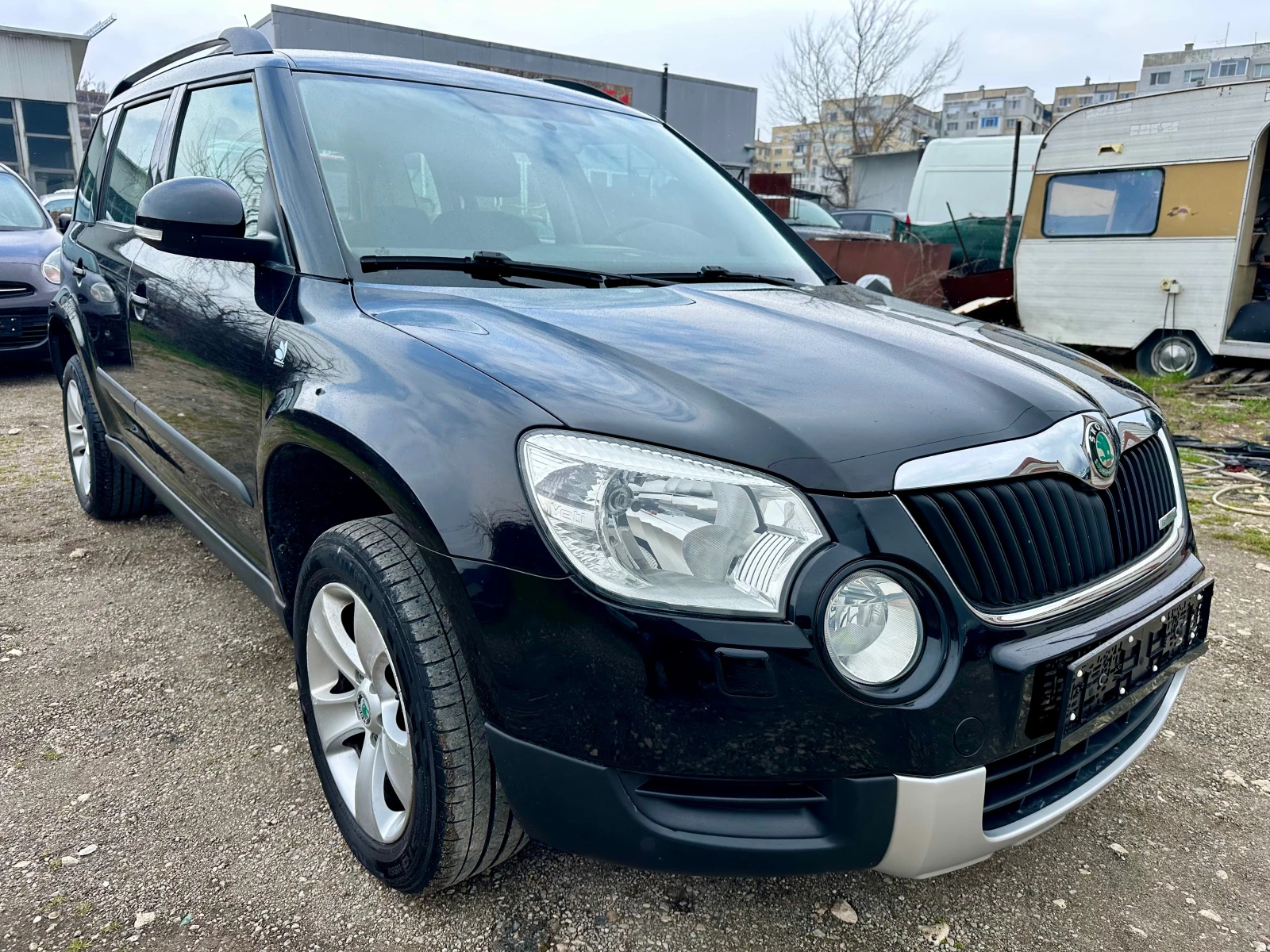 Skoda Yeti 1.6 TDI GREENLINE, снимка 5 - Автомобили и джипове - 53923769
