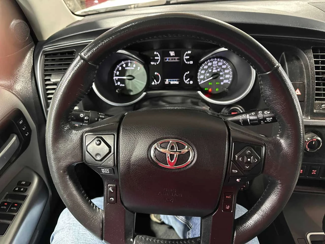 Toyota Sequoia * Limited * 7 МЕСТЕН * 2 КЛЮЧА * ПОДГРЕВИ, снимка 5 - Автомобили и джипове - 54217954