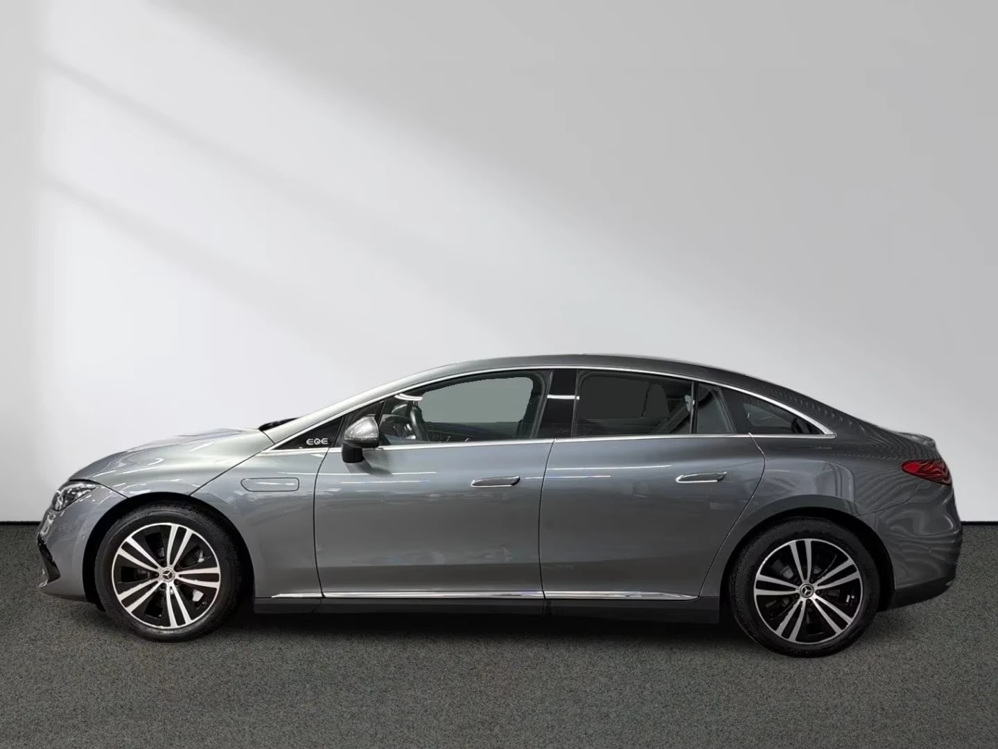 Mercedes-Benz EQE 350 / ELECTRIC ART / AIRMATIC / CAMERA / , снимка 3 - Автомобили и джипове - 54343982