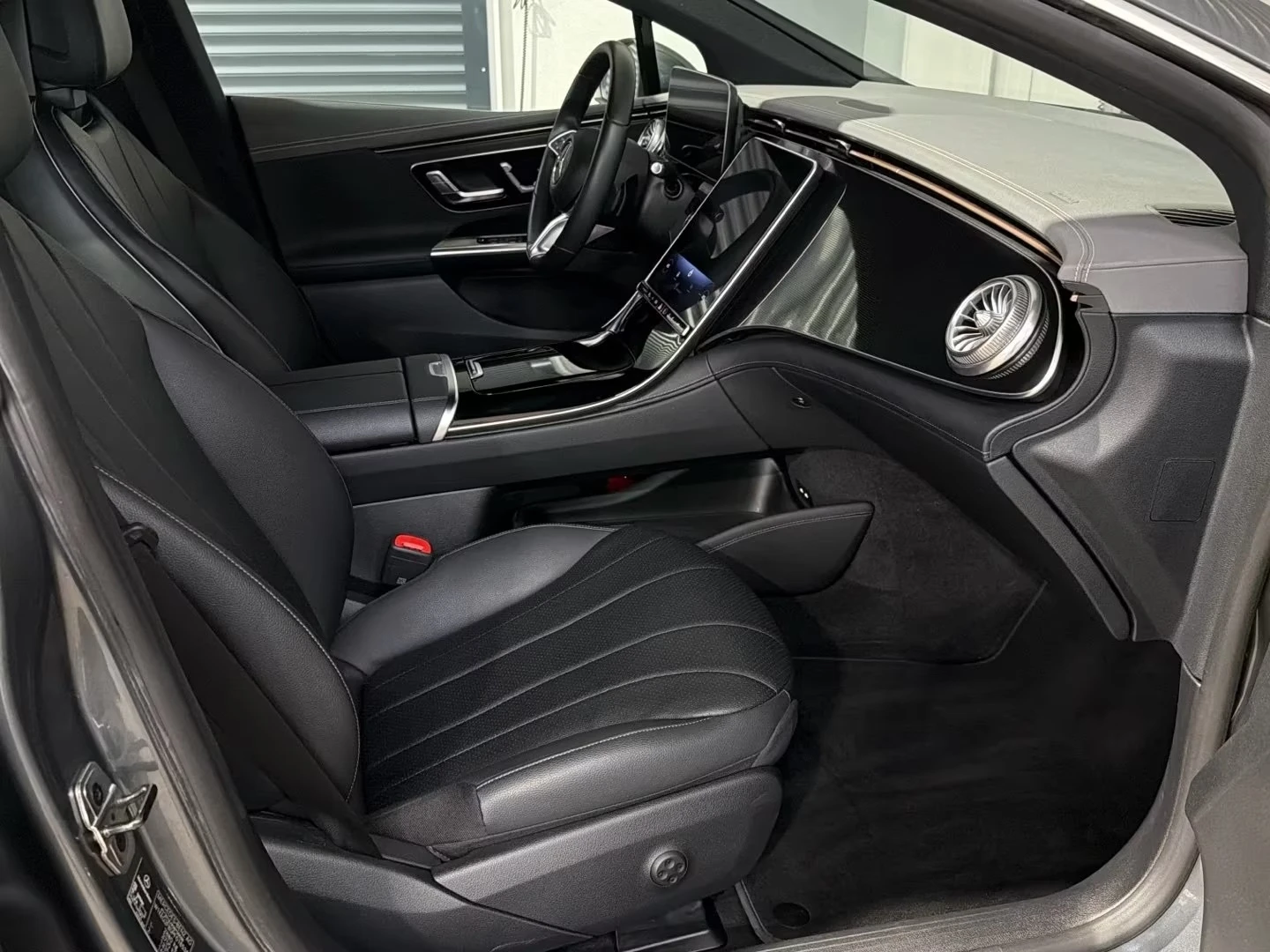 Mercedes-Benz EQE 350 / ELECTRIC ART / AIRMATIC / CAMERA / , снимка 9 - Автомобили и джипове - 54343982