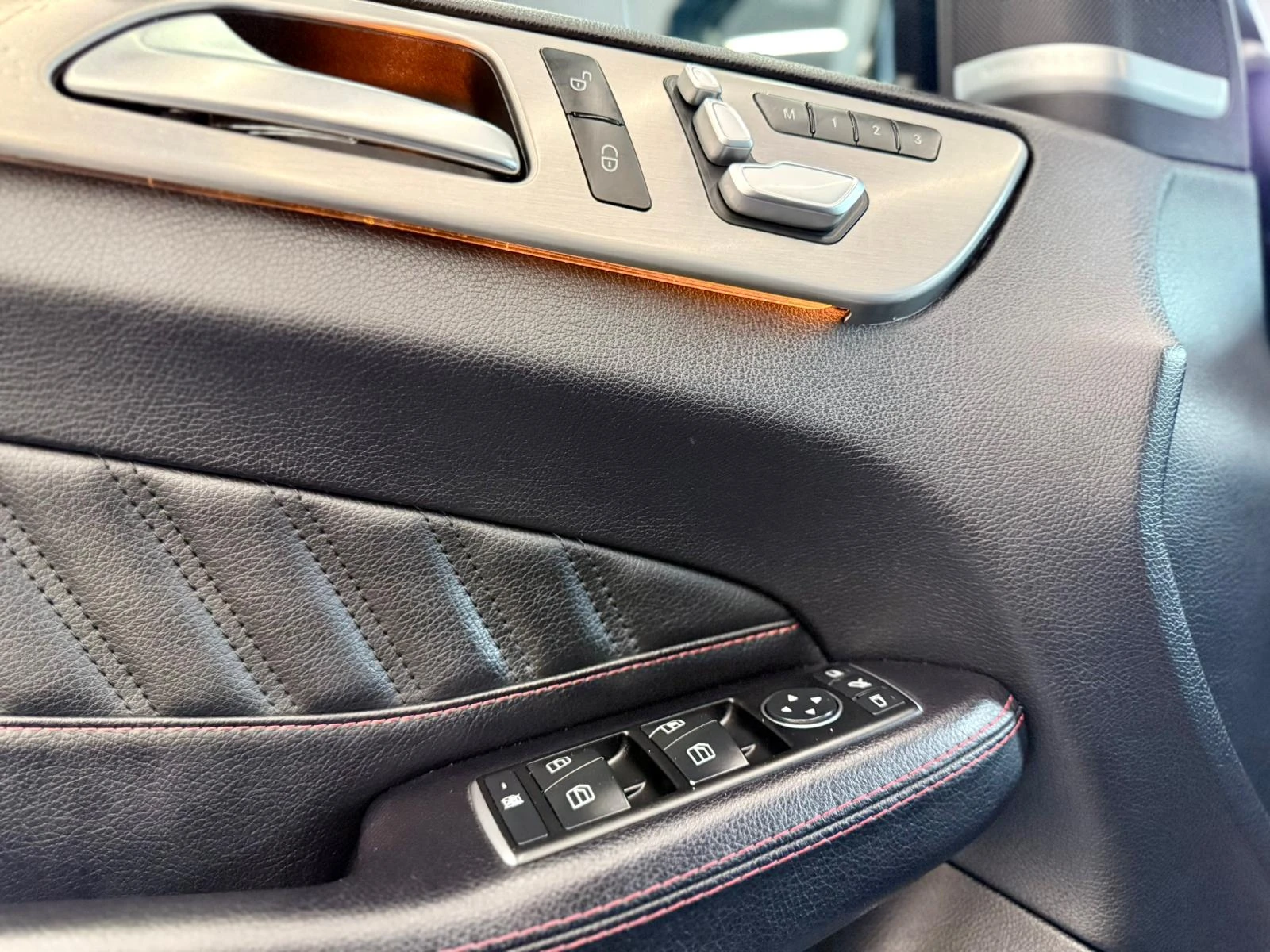 Mercedes-Benz GLE 350 d* Coupe* 4Matic* AMG* Pano* Подгрев* Лизинг, снимка 7 - Автомобили и джипове - 54560364