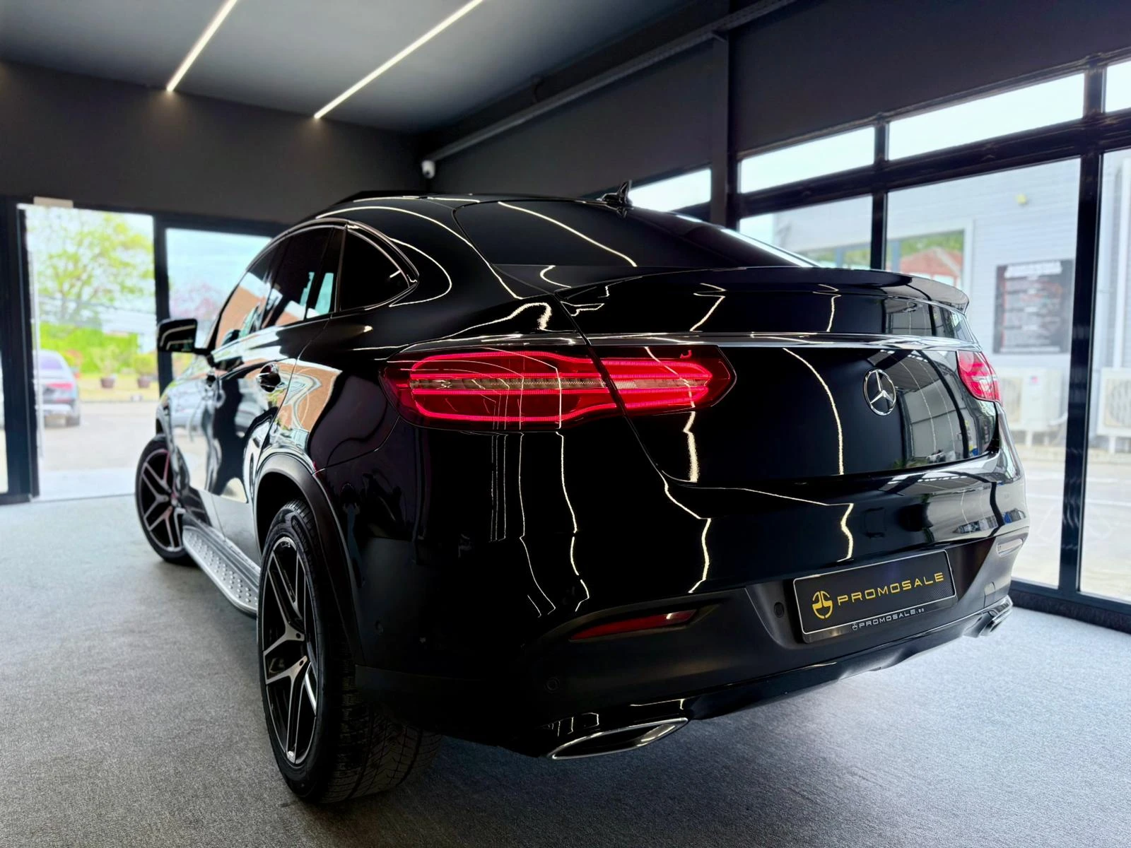 Mercedes-Benz GLE 350 d* Coupe* 4Matic* AMG* Pano* Подгрев* Лизинг, снимка 4 - Автомобили и джипове - 54560364