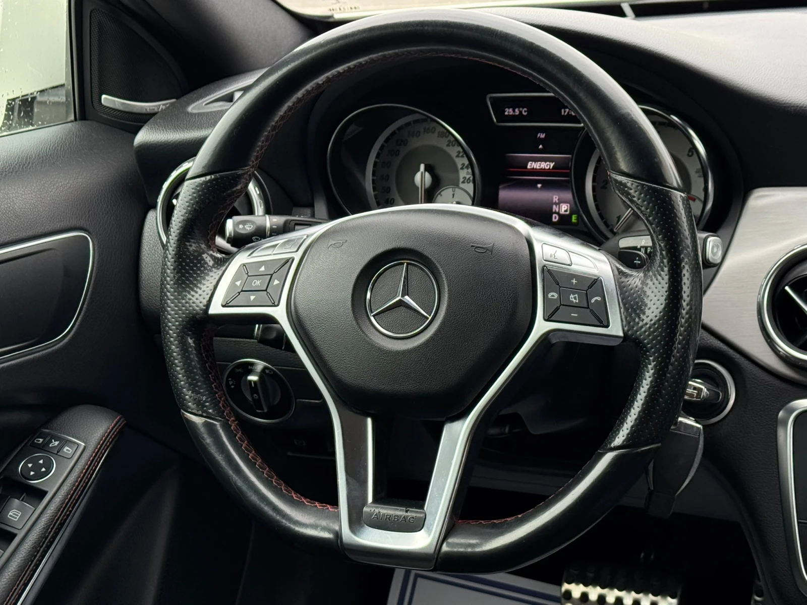 Mercedes-Benz GLA 220 AMG::4Matic::PANO::Harman/Kardon, снимка 11 - Автомобили и джипове - 54879120