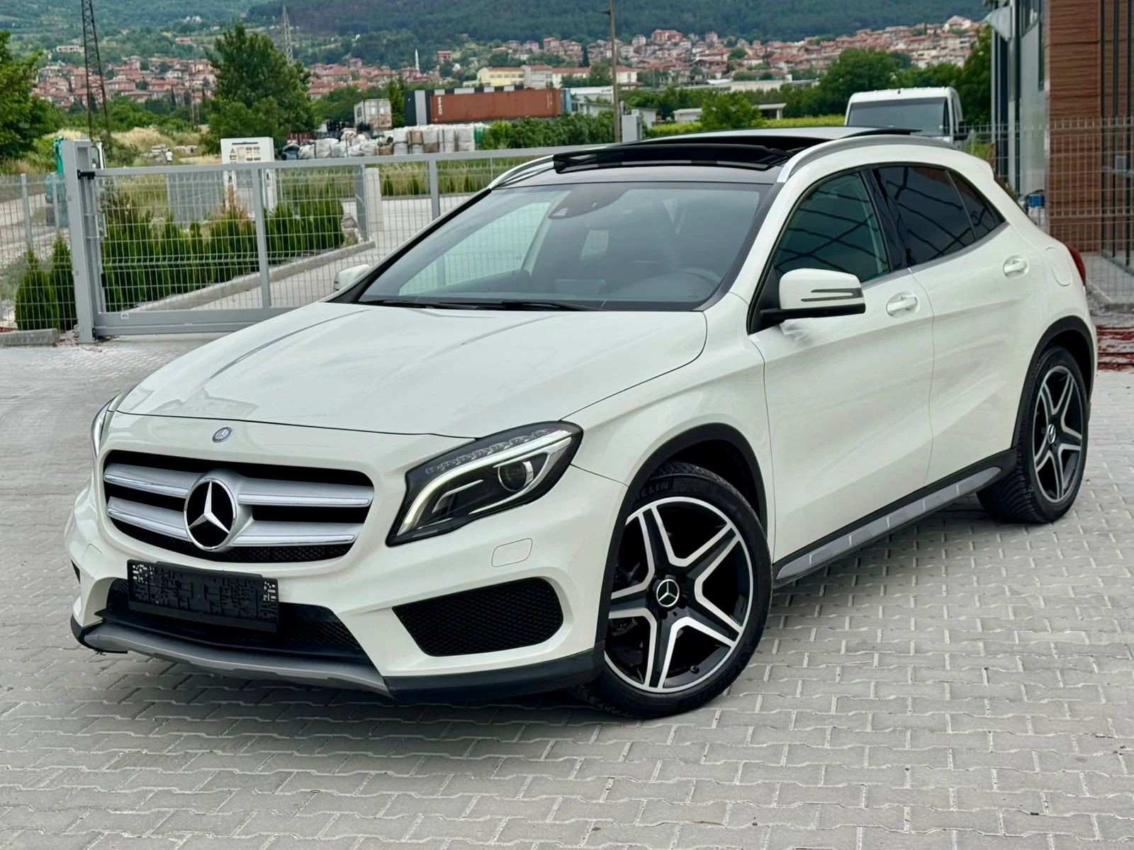 Mercedes-Benz GLA 220 AMG::4Matic::PANO::Harman/Kardon