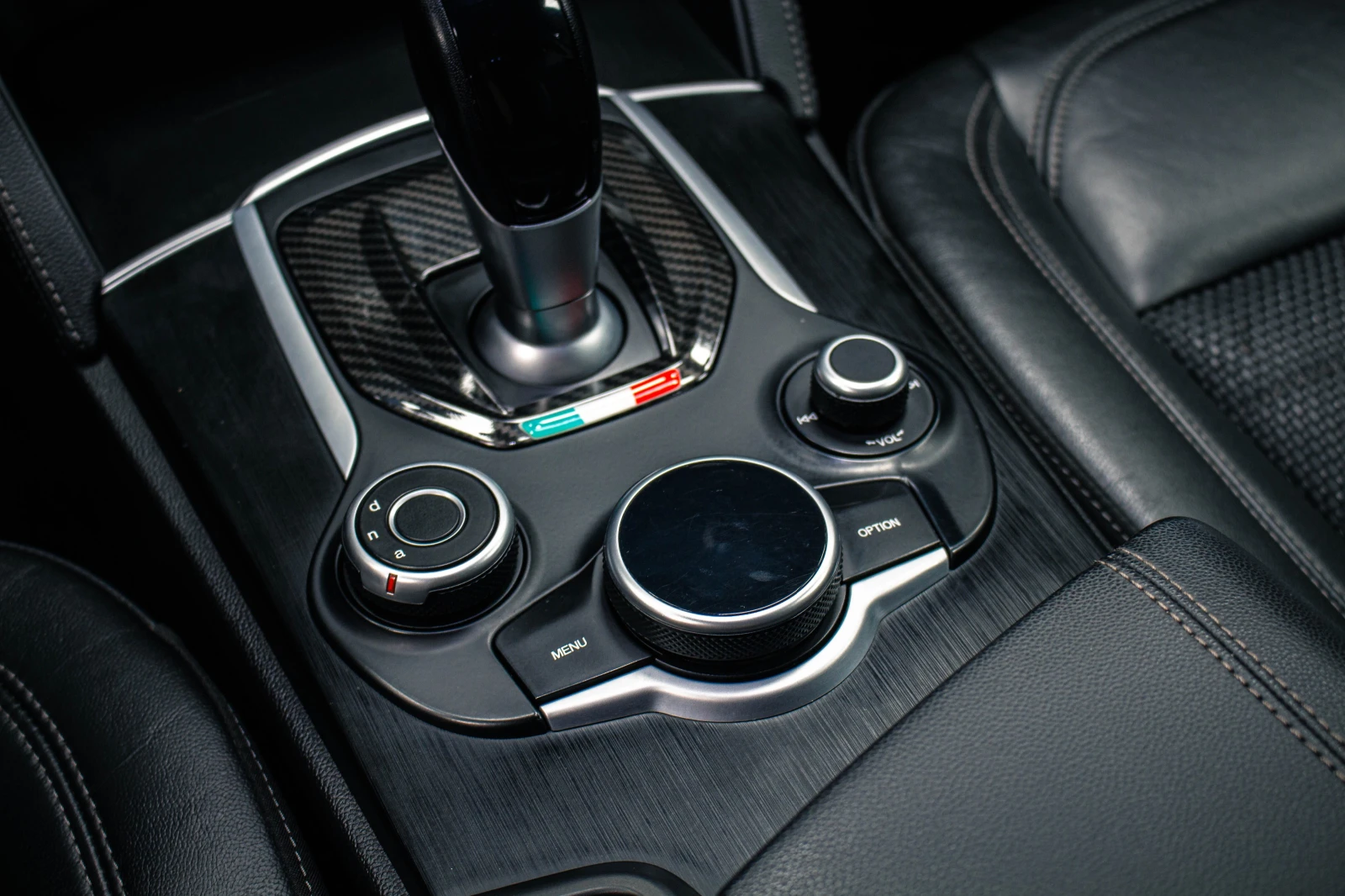 Alfa Romeo Stelvio, снимка 16 - Автомобили и джипове - 56211113