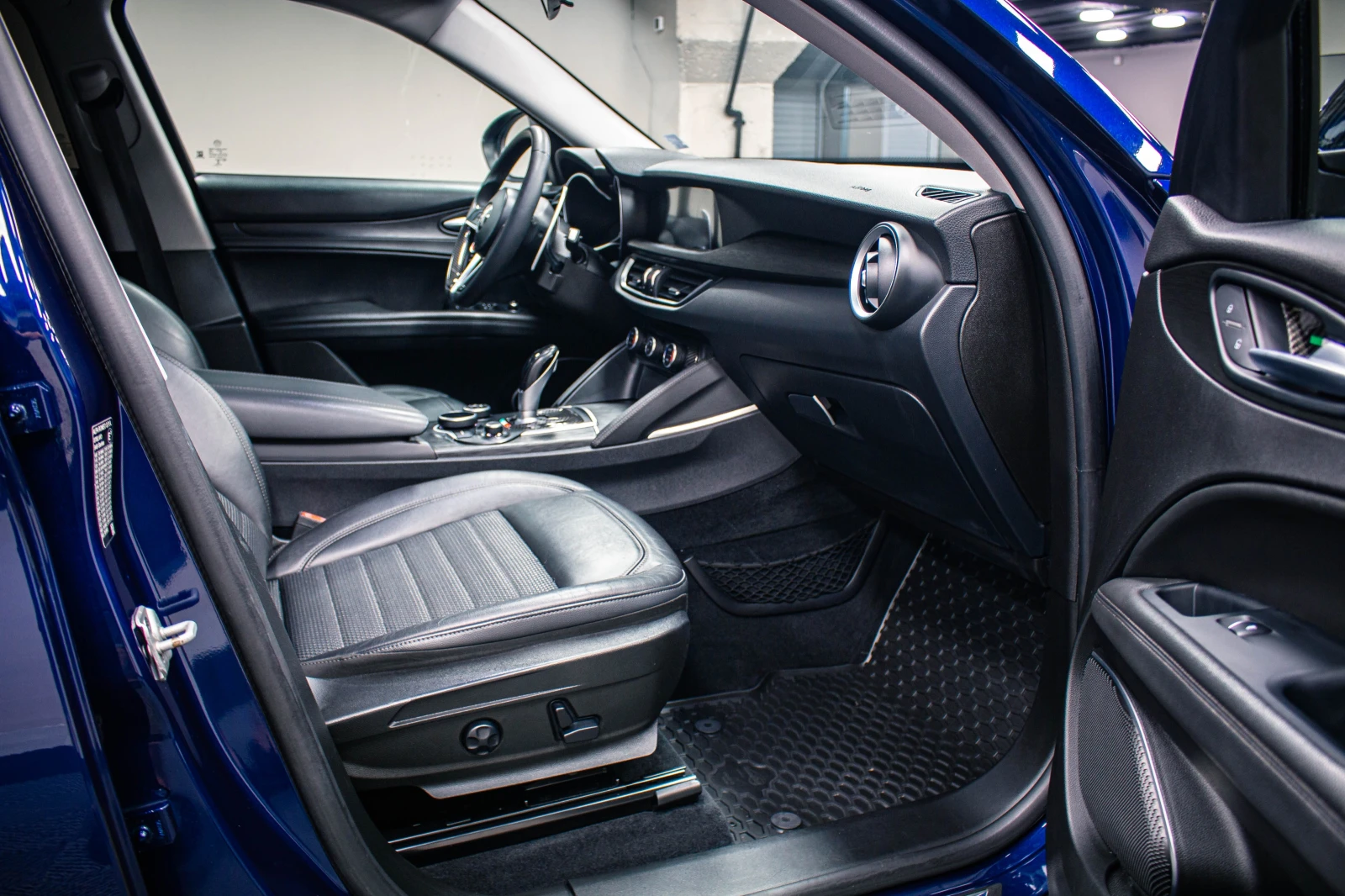 Alfa Romeo Stelvio, снимка 13 - Автомобили и джипове - 56211113