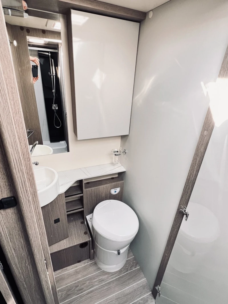 Кемпер ROLLER TEAM ZEFIRO 287TL SELEKT АВТОМАТИК  KЛИМАТИК WEBASTO, снимка 15 - Каравани и кемпери - 50110743