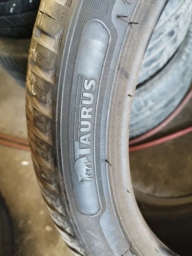 Гуми Зимни 235/45R18, снимка 7 - Гуми и джанти - 52669762