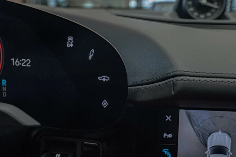 Porsche Taycan 4S Performance Plus/PDLS+ /Bose/Sport Chrono/Панор, снимка 13 - Автомобили и джипове - 51187543