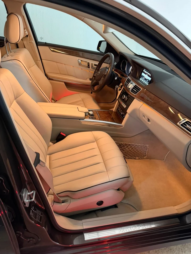 Mercedes-Benz E 400 Elegance 4 matic, снимка 14 - Автомобили и джипове - 52923395
