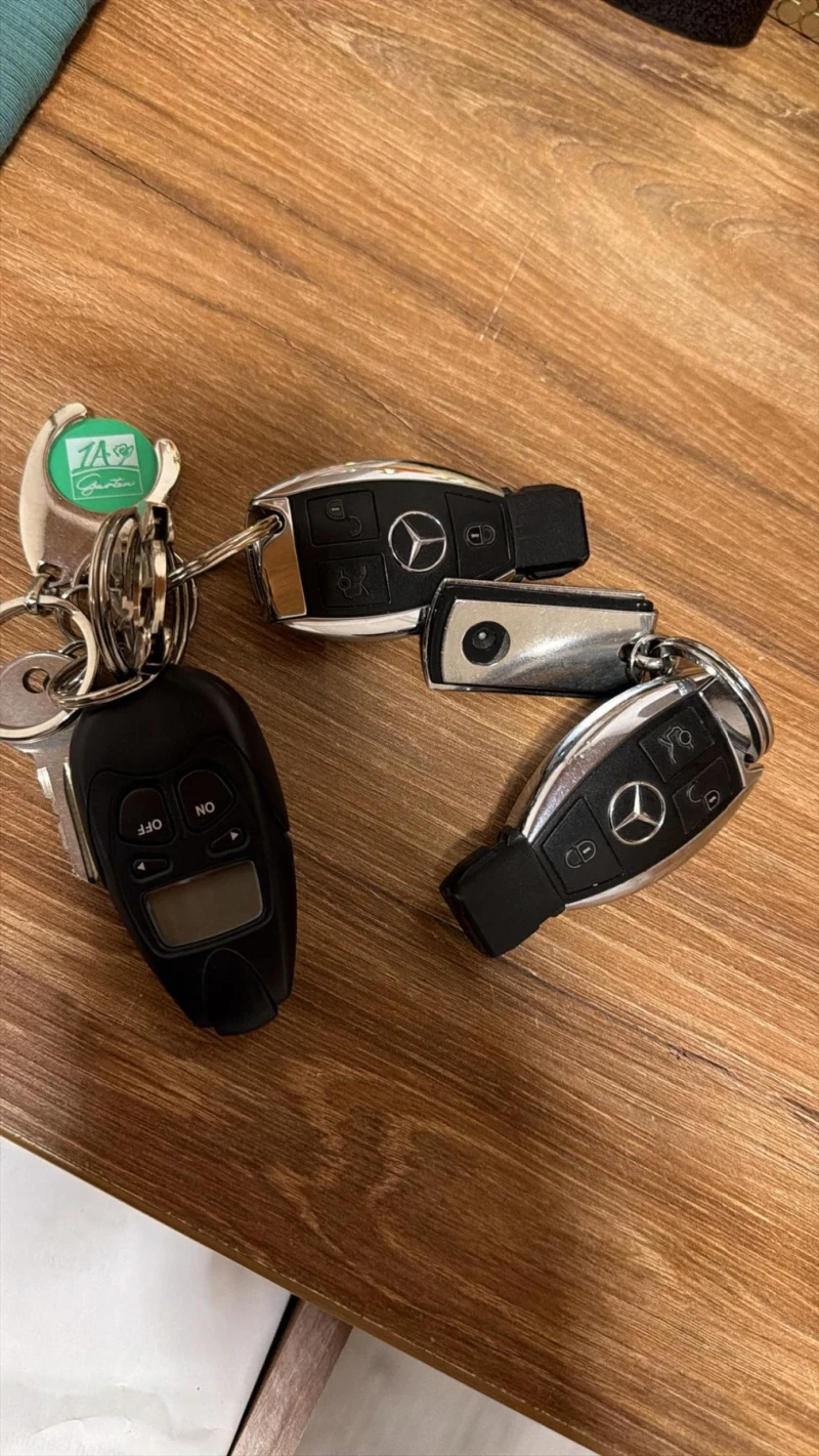 Mercedes-Benz E 400 Elegance 4 matic, снимка 15 - Автомобили и джипове - 52923395