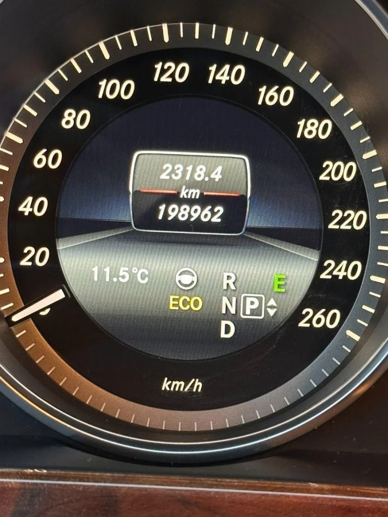 Mercedes-Benz E 400 Elegance 4 matic, снимка 10 - Автомобили и джипове - 52923395