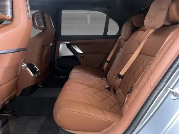 BMW 740 d xDrive = M-Sport = Гаранция, снимка 11 - Автомобили и джипове - 54855607