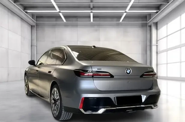 BMW 740 d xDrive = M-Sport = Гаранция, снимка 2 - Автомобили и джипове - 54855607