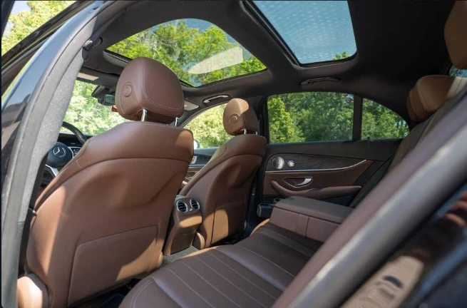 Mercedes-Benz E 300 КАФЯВА КОЖА/BURMESTER/360 CAMERA/ ADAPT. CR/PANO/, снимка 10 - Автомобили и джипове - 55630453