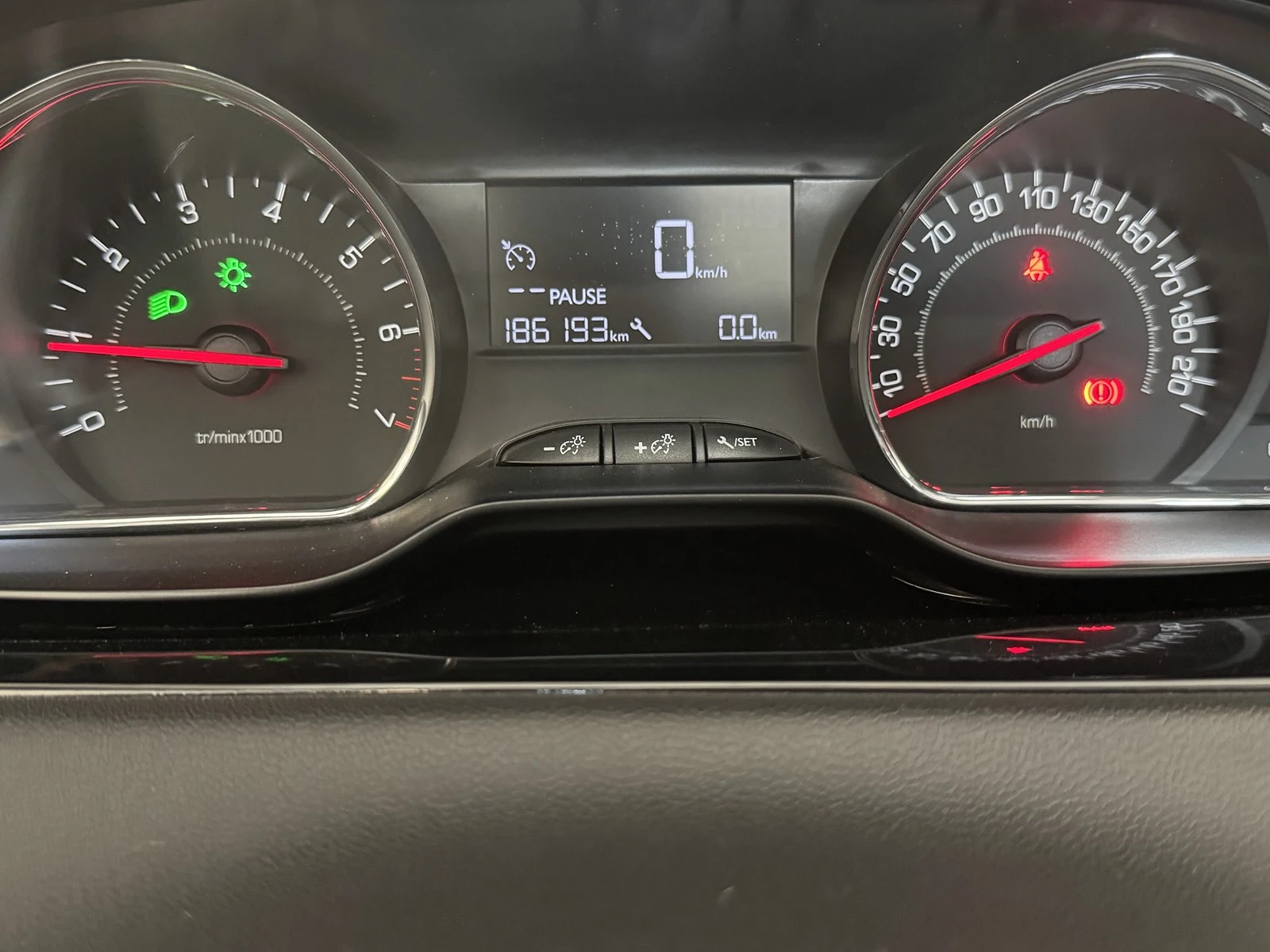 Peugeot 208 1.2 i - изображение 10