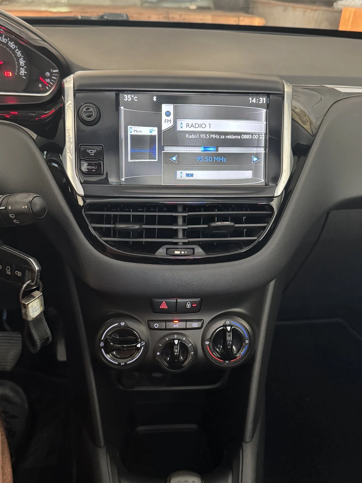 Peugeot 208 1.2 i | Mobile.bg   11