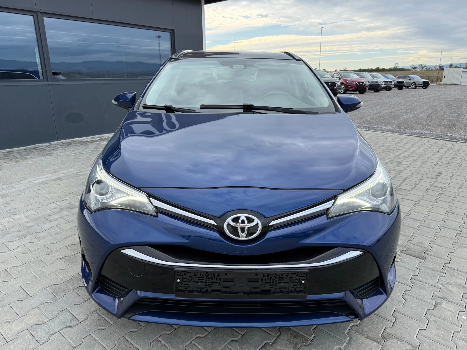 Toyota Avensis 1.6 d4d 112 кс Собствен лизинг !!! - изображение 4