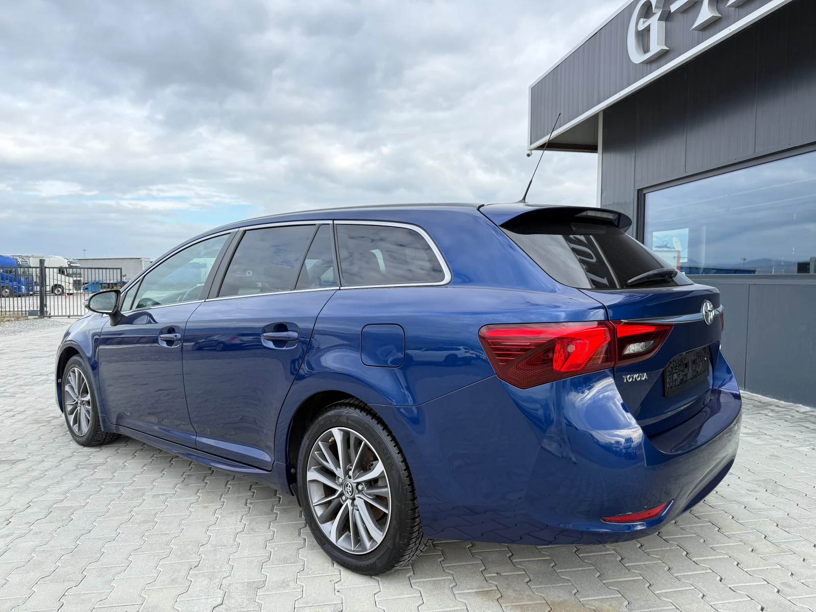 Toyota Avensis 1.6 d4d 112 кс Собствен лизинг !!! - изображение 9