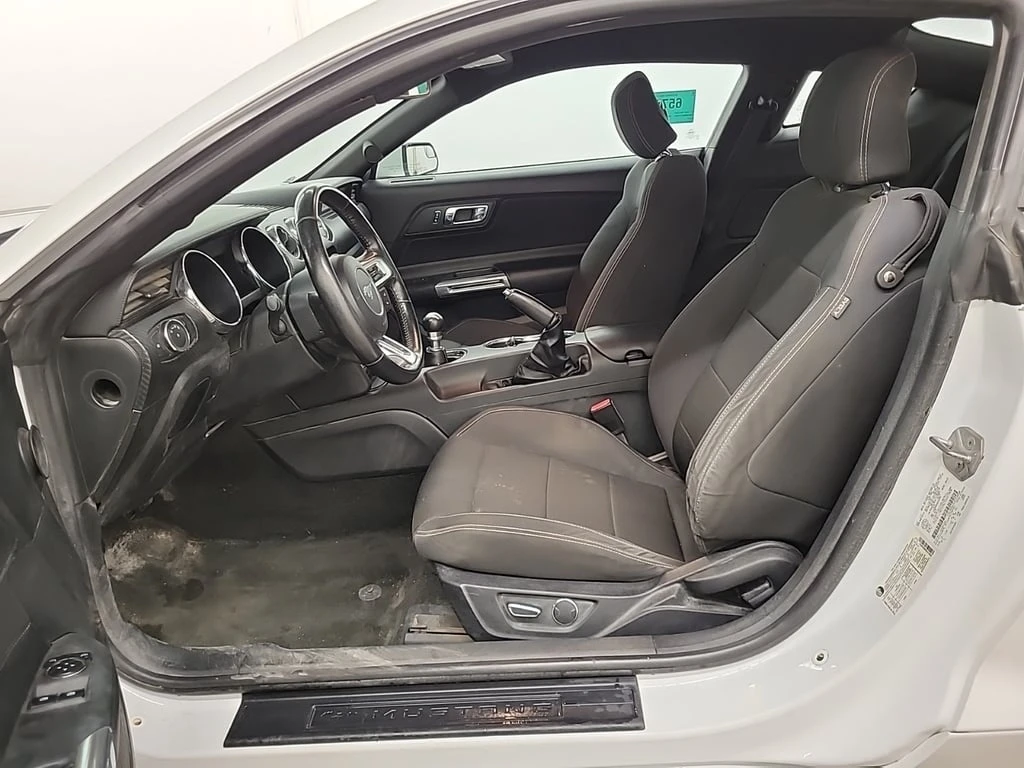 Ford Mustang * V6 * CARFAX *  - изображение 5