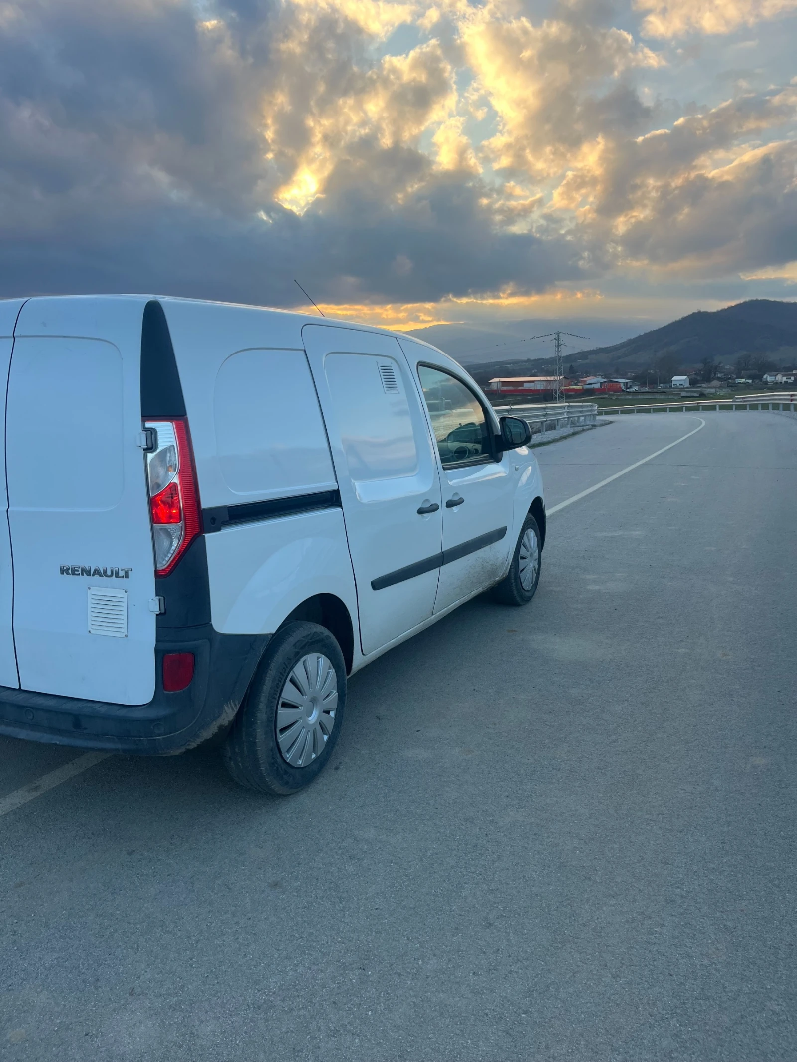 Renault Kangoo 1.5, снимка 4 - Автомобили и джипове - 53636691