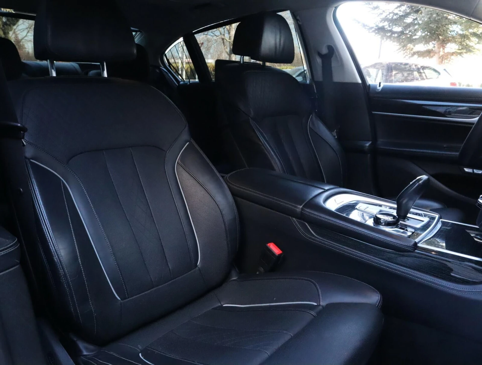 BMW 740 Long/xDrive/Bower&Willkins/Панорама/Обдухване/, снимка 8 - Автомобили и джипове - 53903501