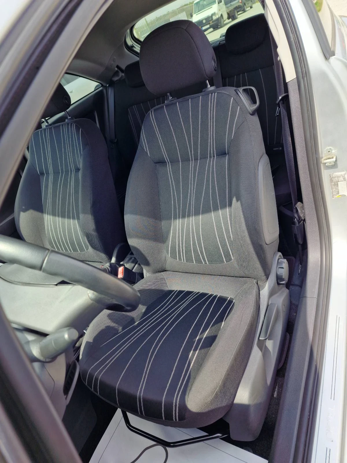 Opel Corsa 1.3 CDTI 6 скорости , снимка 8 - Автомобили и джипове - 54205909