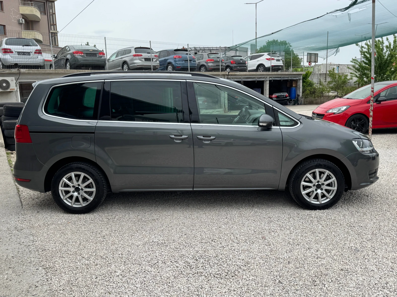 VW Sharan 2.0TDI-ОБСЛУЖЕН, снимка 3 - Автомобили и джипове - 54477815