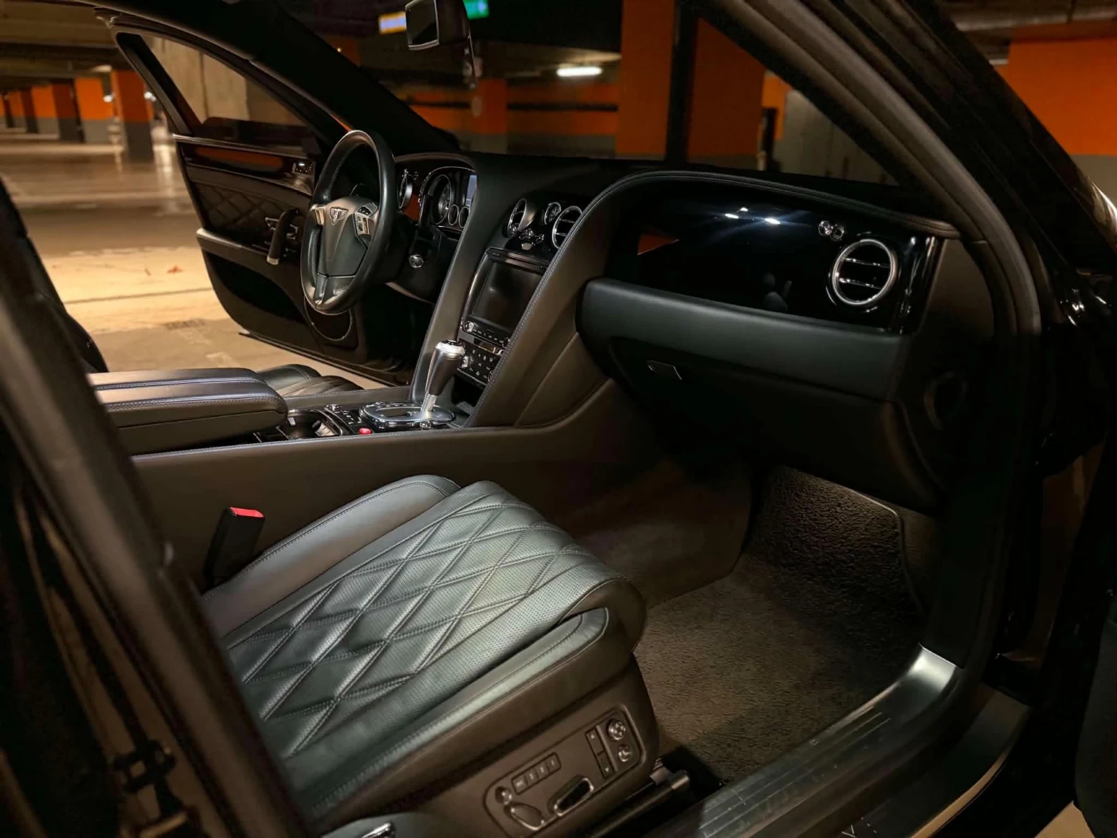 Bentley Flying Spur V8 FULL EXTRAS LIZING, снимка 9 - Автомобили и джипове - 54756241