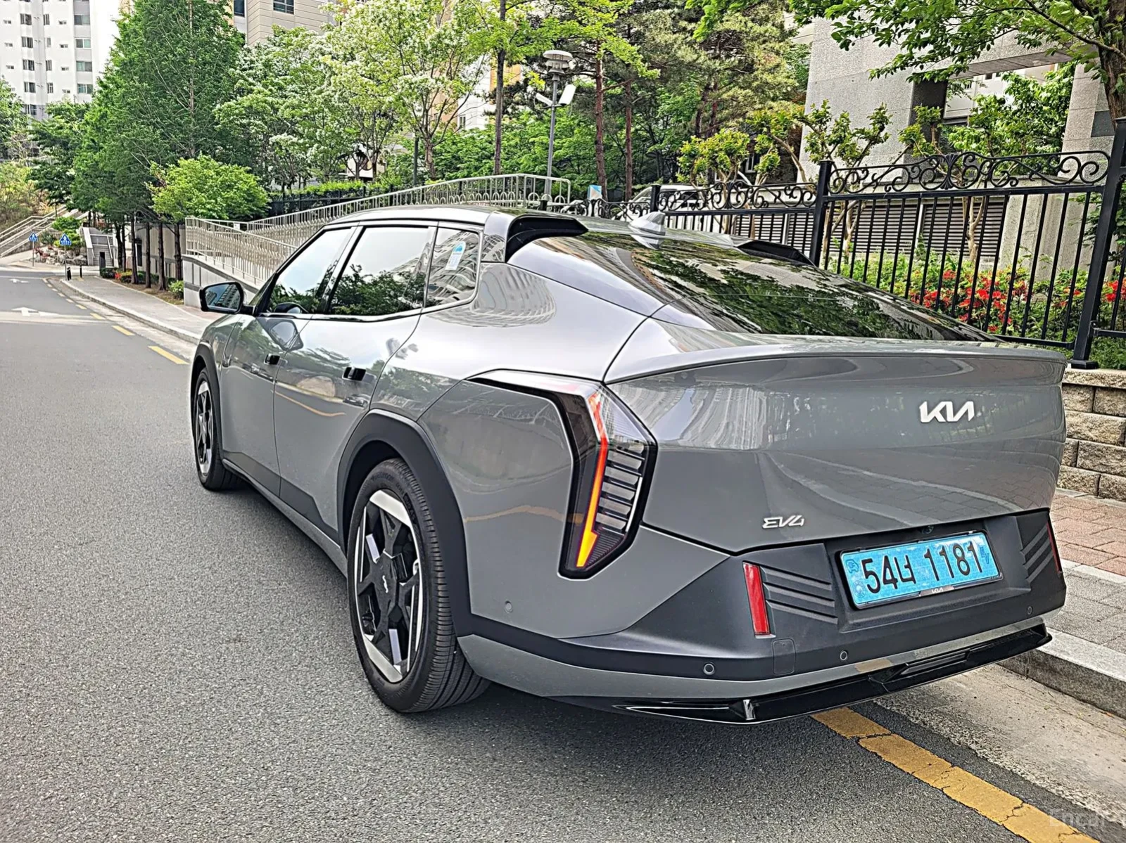Kia EV4, снимка 3 - Автомобили и джипове - 55185118