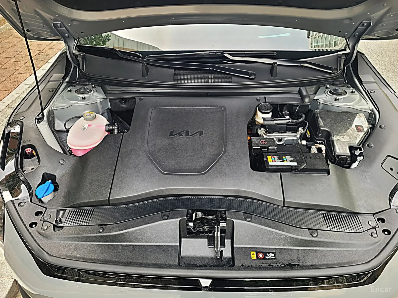 Kia EV4, снимка 8 - Автомобили и джипове - 55185118