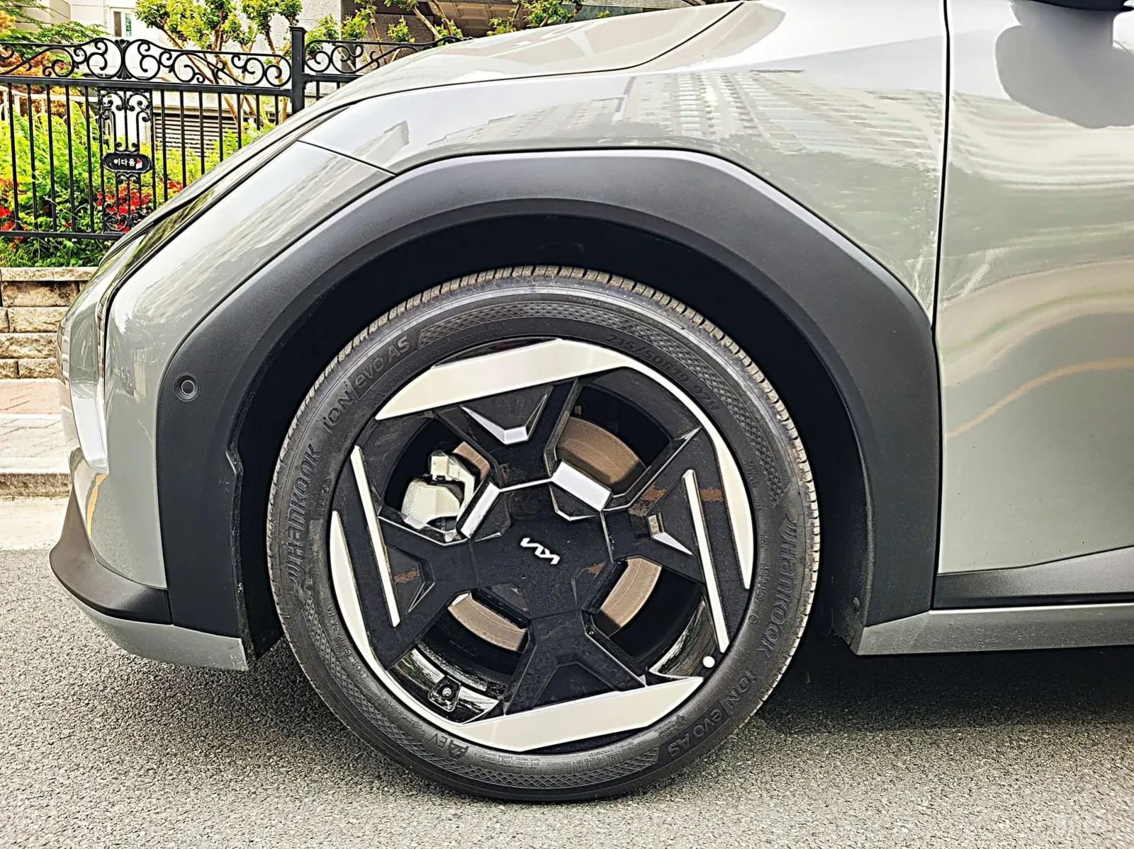 Kia EV4, снимка 9 - Автомобили и джипове - 55185118