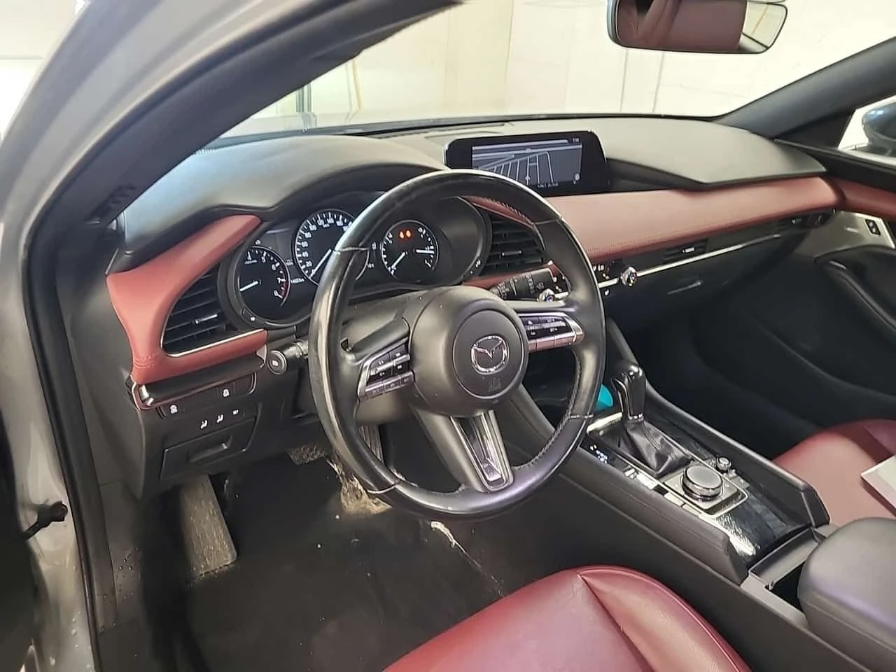 Mazda 3  GT TURBO AWD 2.5L / DISTRONIC / RED INT / КОЖА / , снимка 10 - Автомобили и джипове - 55352130