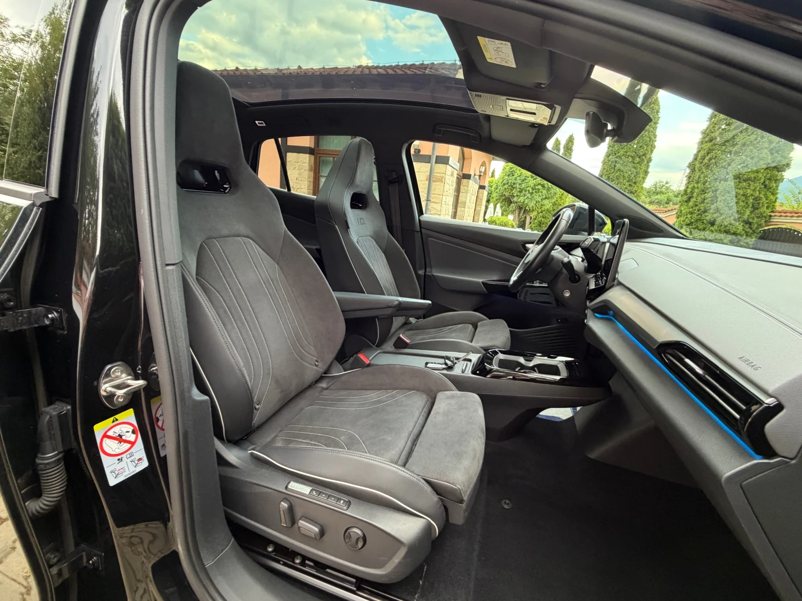 VW ID.4 ID5/PRO/SportSeats/Memory/Pano/360/Head/Full, снимка 11 - Автомобили и джипове - 55403681