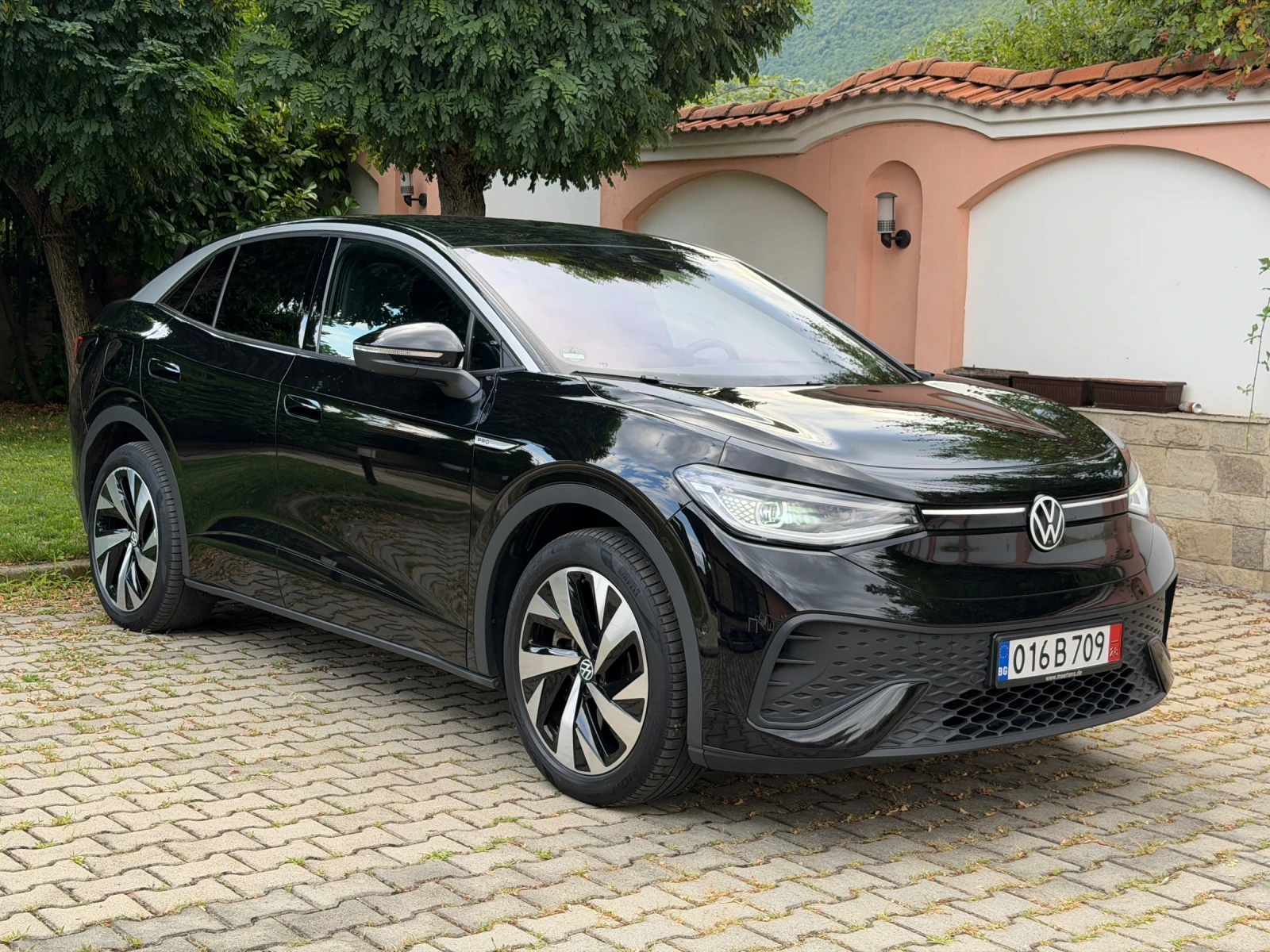 VW ID.4 ID5/PRO/SportSeats/Memory/Pano/360/Head/Full, снимка 3 - Автомобили и джипове - 55403681