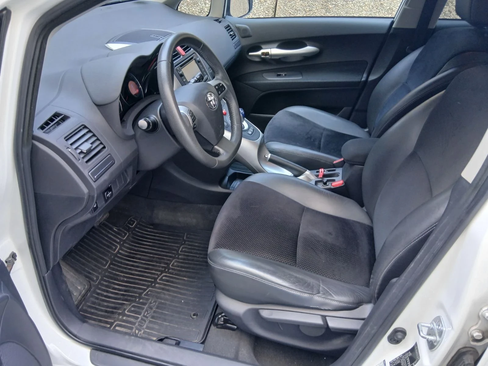 Toyota Auris 93000km., снимка 8 - Автомобили и джипове - 55449282