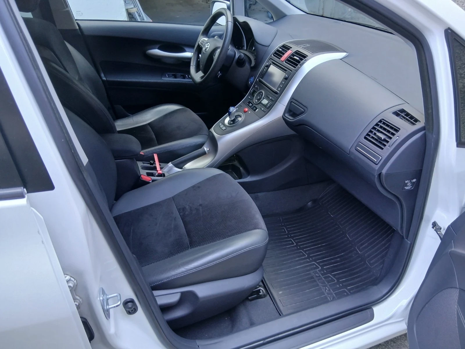 Toyota Auris 93000km., снимка 6 - Автомобили и джипове - 55449282